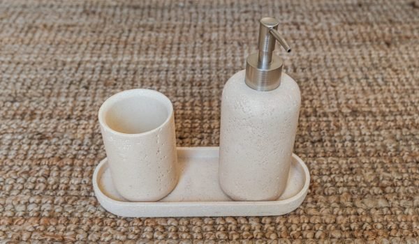 סט אביזרי רחצה מאבן סנדסטון עם דיספנסר, כוס ומגש