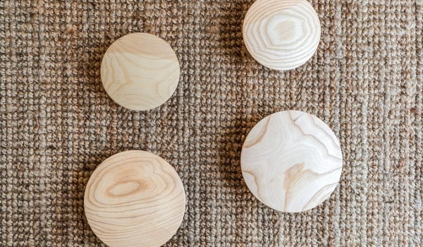 סט מתלי קיר עגולים מעץ לחדר שינה