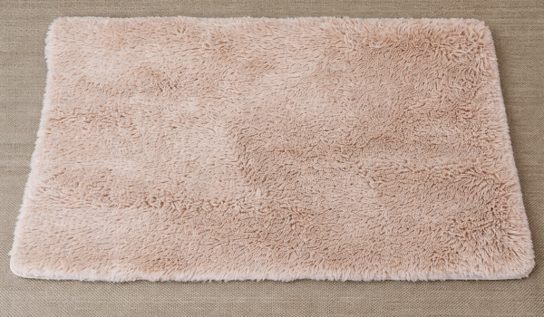 שטיח חאקי רך עשוי פוליאסטר לחדר שינה