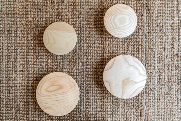 סט מתלי קיר עגולים מעץ לחדר שינה