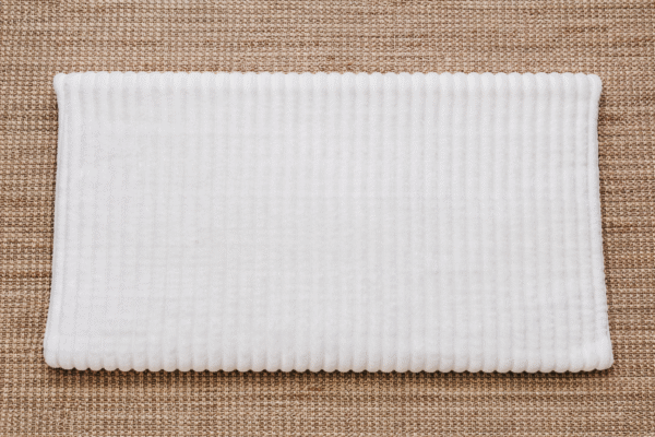 כרבולית פרווה בצבע שמנת לסלון